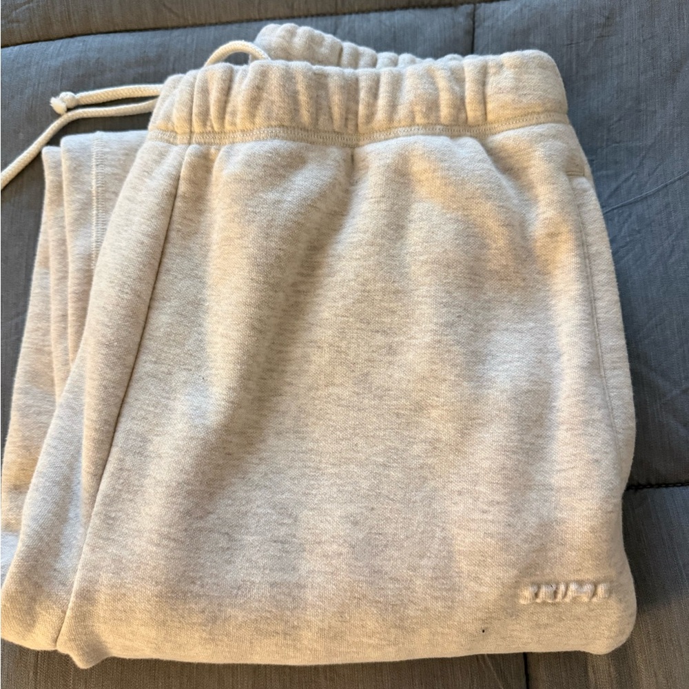 SKIMS Oatmeal Heather Sweatpants